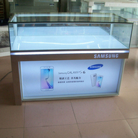 Vitrine d'exposition en verre avec éclairage LED personnalisé pour accessoires d'appareil photo et de téléphone portable