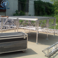 Scène modulaire réglable pour fêtes en plein air avec escalier de scène