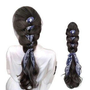 Clip à cheveux rétro tressé avec foulard floral, extension de cheveux en fibre haute température à connexion naturelle et discrète, marron noir - Product Image 1