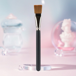Pinceau de contour synthétique doux de qualité supérieure pour estomper les fonds de teint liquides et crèmeux, les correcteurs et l'application de masques faciaux plats - Product Image 2