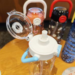 Sports Bottle 900ml One Click Pop Up Straw Plastic Water Bottle For Outdoor Sports And Daily Use - Product Image 2