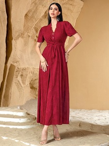 Encounter Rose Ensemble deux pièces longue, col en V, en polyester, antistatique, style décontracté, texture luxueuse, brodé et dessiné à la main, ethnique, pour mariage musulman - Product Image 4