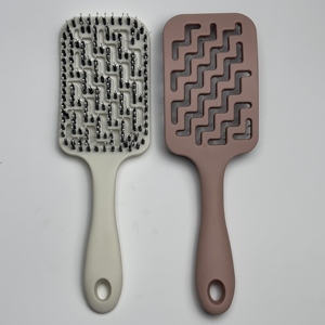 Peine de Masaje Capilar de Plástico con Doble Aguja y Diseño Cuadrado Hueco, con Nervaduras Curvas Grandes para un Uso Suave y Cómodo en Casa - Product Image 5