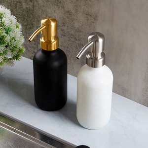 Botella de Jabón de Lujo Negra Mate de 250 ml con Dispensador Metálico para Jabón, Aceite y Loción - Product Image 2