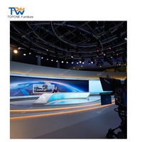 Station de diffusion moderne de luxe, bureau de nouvelles, Radio TV studio, équipement en direct, table de diffusion