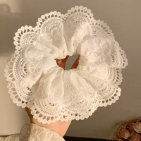Dentelle en coton brodée florale ajourée dense de 13,5 cm de large pour vêtements de mariage, textiles de maison et accessoires de couture – Vente en gros
