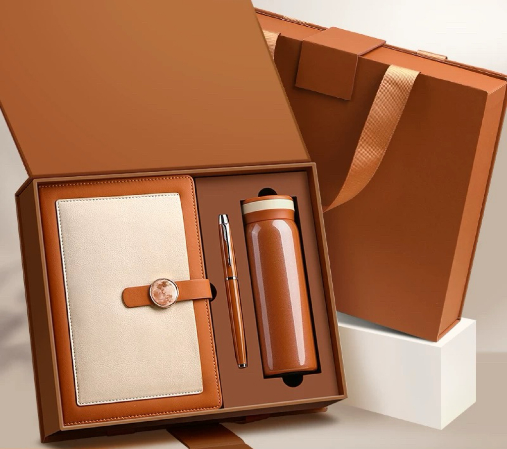 Carnet marron + stylo + tasse