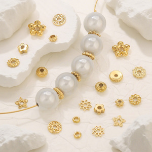 ลูกปัดเว้นระยะลายดอกไม้ |   ฝาครอบลูกปัดลายดอกเดซี่สแตนเลสสตีลชุบทอง 18K PVD สำหรับทำสร้อยข้อมือไข่มุก สร้อยคอ และเครื่องประดับ DIY - Product Image 1