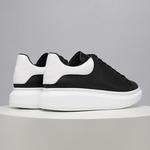Mocasines de Lujo de Alta Calidad, Zapatos Casuales Blancos Pequeños con Suela Gruesa y Cordones, Estilo Moderno - Product Image 2