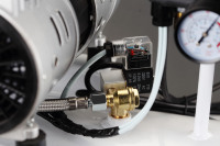 Compresseur d'air sans huile à piston silencieux pour équipement dentaire 550W 750W pour réservoir dentaire 50L