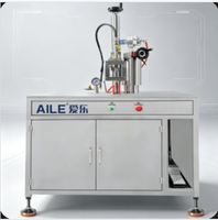 Machine de remplissage pneumatique semi-automatique pour aérosols avec pompe à engrenages, garantie 1 an, pour applications chimiques et alimentaires, haute précision
