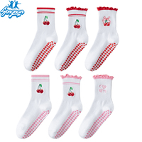 Nouvelles chaussettes de yoga antidérapantes à volants personnalisées pour femmes, logo sur le revers, chaussettes de fitness d'été pour le Pilates