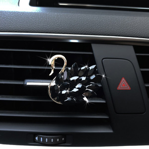 Exquisito Rhinestone Cisne Coche Aromaterapia Perfume Metal Diamantes Difusor Clip Cristal Ambientador Clip Coche Aromaterapia 2025 - Product Image 5