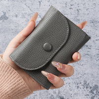 Pochette de rangement mini portable en cuir PU grainé rose avec bouton-pression, couleur unie, en cuir souple, format compact, pour usage quotidien, petite pochette de rangement