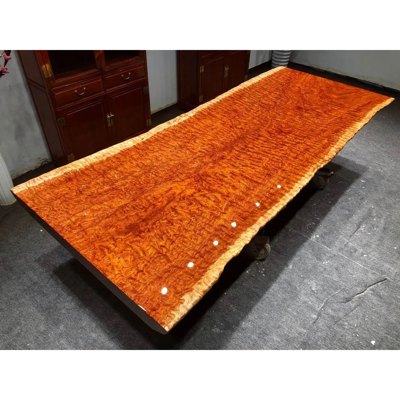 luxury solid wood dining table top with beautiful waterfall grain high-end whole piece live edge bubinga wood slab