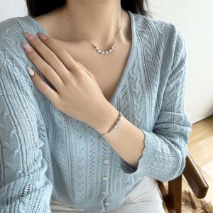 Collar con colgante de cinco círculos con cuentas de superficie pulida y cadena de eslabones chapada en oro de 18 quilates y rodio sobre plata S925, diseño delicado Dylam para mujer - Product Image 5