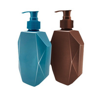 Bouteille en plastique PET facettée 300mL 500mL, design élégant pour hôtel, salon, SPA, soins capillaires et corporels