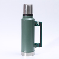 Botol Air Vakum Terisolasi Klasik Legendaris 1.3 L 1.1QT Termos Baja Tahan Karat dengan Pegangan Lipat
