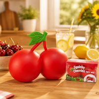 Jouet Squishy Cerise Rouge, Forme Double Cerise avec Feuille Verte Détaillée, Faux Fruit, Cadeau pour Enfants et Adultes, Article de Magasin de Nouveautés