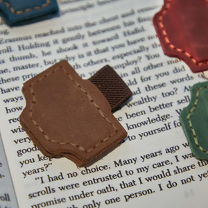 Marcador magnético de cuero con logotipo personalizado, clip para bolígrafo, lector de lectura, grabado láser disponible. Clip para regalo/billetera. - Product Image 2
