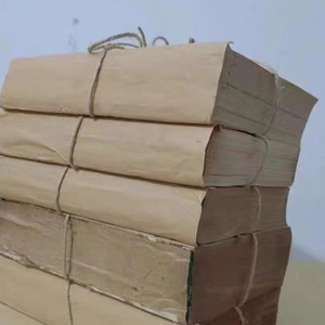 Libros Usados en Paquete: Las Aventuras de Tom Sawyer, Páginas Amarillentas, para Utilización en Rodajes de Cine y Entretenimiento - Product Image 1