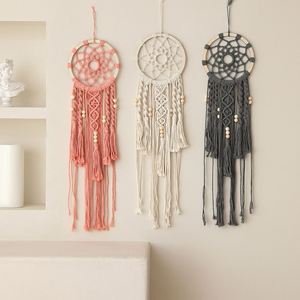 Attrape-rêves bohème tendance en macramé, tissé à la main, décoration murale bohème pour chambre et chambre d'enfant, vente en gros - Product Image 1