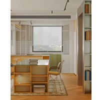 Bureau d'ordinateur commercial moderne et minimaliste en bois, grand format, avec plateau en verre, multifonctionnel, rectangulaire, pour plusieurs personnes