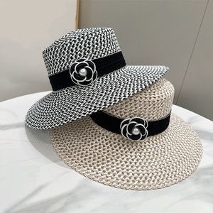 Chapeaux de paille élégants de haute qualité avec camélia, chapeaux de plage de luxe écologiques à bord large et dessus plat avec perles pour femmes, Sombrero De <span class=keywords><strong>Camelia</strong></span> - Product Image 3