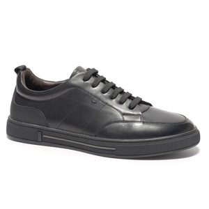 Scarpe da ginnastica basse Tovni Lacer unisex di Kickers |   Stile sportivo ispirato alle sneaker |   Calzature con Lacci Sicuri, Tomaia in Pelle Imbottita per Tutto il Giorno - Product Image 1