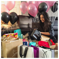 Venta al por mayor de boda de lujo bolsa de embalaje de regalo de logotipo personalizado a granel simple cinta de embalaje de ropa pequeña de compras de papel bolsa de regalo
