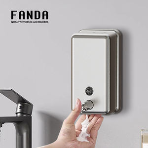 Distributeur de savon vertical en acier inoxydable FANDA, fabrication taïwanaise, 40 oz, finition brossée, design mural, écologique, pour usage commercial - Product Image 1