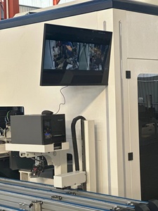 Centre de découpe de profilés en aluminium CNC multifonctionnel entièrement automatique avec moteur pour fenêtres en PVC - Product Image 2