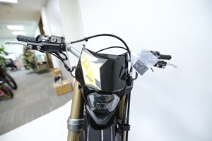 Motocicleta Todoterreno Surron Ultra Bee 2026 Económica, 24.5kw, Sur Ron Eléctrica de Montaña, 74V, Edición Negra, para Venta en UE y EE. UU. - Product Image 5
