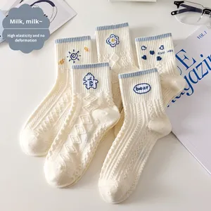 Automne hiver nouvelles femmes équipage chaussettes frais doux polyvalent dessin animé lettre ours absorbant la sueur décontracté fabricant Stock en gros - Product Image 3