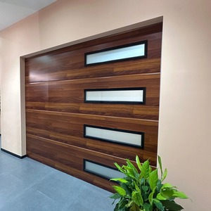 Porte de garage en acier isolée de style américain moderne 16x8 pieds, finition grain de bois, à battant coulissant, résidentielle, en stock - Product Image 3