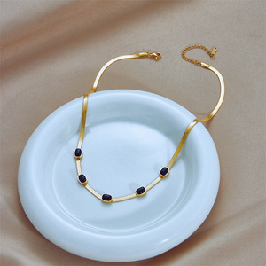 European American Retro Minimalist Gold Snake Chain Necklace With Black Oval Stones Geometric Design Party Jewelry Pendant - Product Image 3