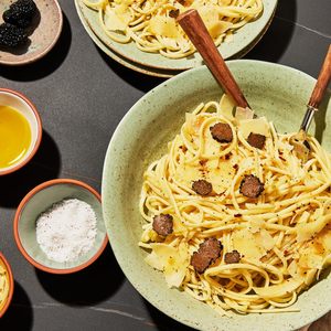 El juego <span class=keywords><strong>de</strong></span> regalo <span class=keywords><strong>de</strong></span> aceite <span class=keywords><strong>de</strong></span> oliva virgen extra Premium Thoughtfully Gourmet incluye 4 botellas <span class=keywords><strong>de</strong></span> metal 2 sales <span class=keywords><strong>de</strong></span> trufa herramientas <span class=keywords><strong>de</strong></span> especias <span class=keywords><strong>de</strong></span> hierbas reales - Product Image 5