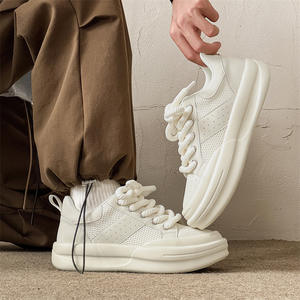 Chaussures de course respirantes et légères à semelle épaisse avec empiècements en maille, style décontracté et sportif pour homme, idéales pour l'été – Design haut de gamme - Product Image 1