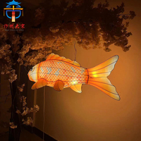 Lanternes chinoises en soie, utilisées pour la décoration des fêtes, des centres commerciaux et des places publiques.