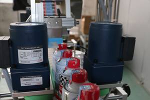 Machine d'étiquetage de bouteilles en forme de L SKILT CE Auto, étiqueteuse de surface supérieure, autocollante, avec moteur servo et PLC NOVEXX - Product Image 5