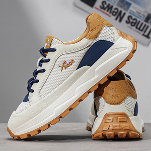 รองเท้าเดินผู้ชายแบบสวม ระบายอากาศได้ดี น้ำหนักเบา พื้นรองเท้ากันลื่น ยางกันลื่น ปักโลโก้ เพิ่มความสูง - Product Image 1