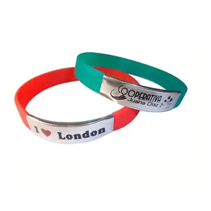 Bracelet de sport personnalisé en silicone et caoutchouc avec plaque d'identification en acier inoxydable