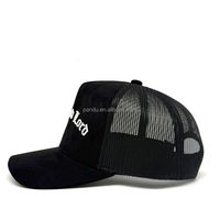 Gorra Trucker Personalizada Good Lord & Kenworth de Gamuza con Malla Trasera, Bordado Bicolor y Cierre Ajustable