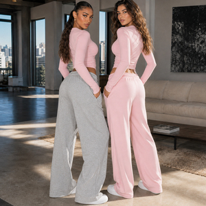 Ensemble <span class=keywords><strong>d</strong></span>écontracté pour femme en coton : haut court à manches longues coupe ajustée et pantalon de survêtement taille basse à jambes larges – Qualité supérieure - Product Image 3