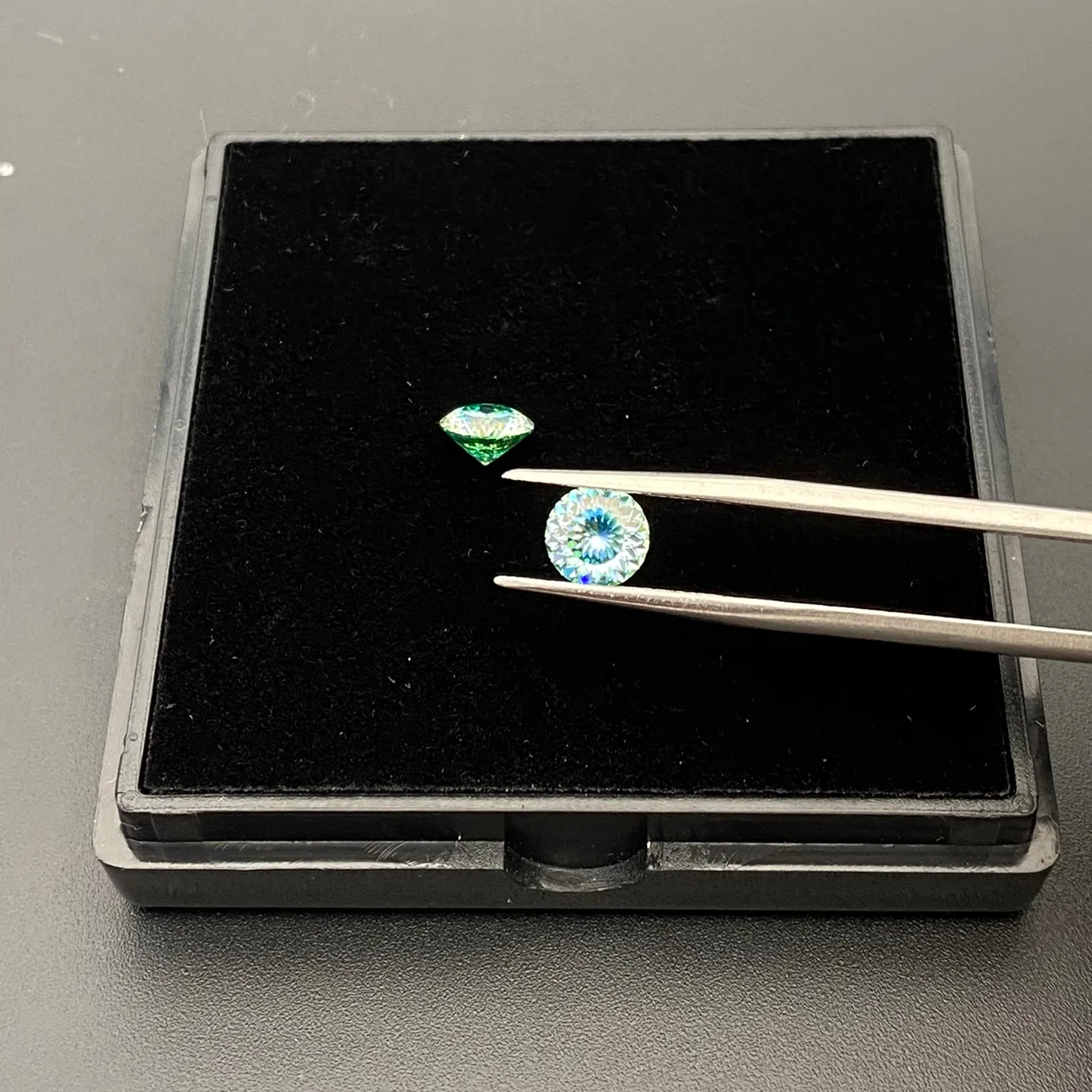 Оптовая цена за карат в наличии, синтетический синий зеленый Муассанит специального цвета, 6,5 мм Круглый Муассанит, свободные камни