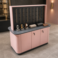 Vitrine de présentation professionnelle sur mesure en bois laqué pour bijouterie, mobilier de magasin de détail, meuble de présentation de bijoux personnalisé