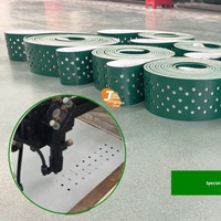 Nouvelle Bande Transporteuse en PVC Perforé Durable à 1 Couche |   Machines de poinçonnage par aspiration pour le positionnement des évents d'aération et des drains d'eau, avec perçage au laser