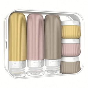 Kit de voyage de 6 flacons et pots vides en silicone compressible sans BPA avec logo personnalisé pour shampoing et articles de toilette - Product Image 1