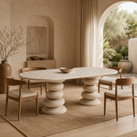 Piedestal en pierres de travertin blanc naturel, sculptées ovales, style moderne et luxueux, pour salle à manger de villa 6 places, inspiré du design zen.