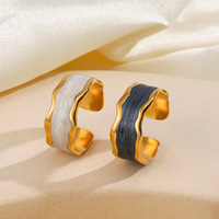 Français rétro plaqué or Alien bague femmes mode tempérament noir blanc gouttes d'huile conception en acier inoxydable ODM bijoux